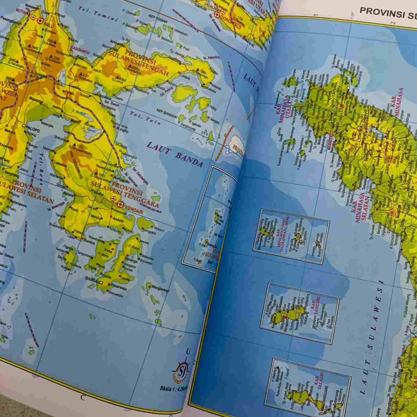 Atlas Biru Besar Global 34 Provinsi / Buku Peta